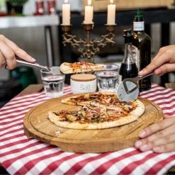 Boska Pizzaplank Friends L - BBQ Accessoires - Eikenhout - Handige Opvanggeul - Ø 34 Cm -Keukengrill Winkel 1200x1200 362