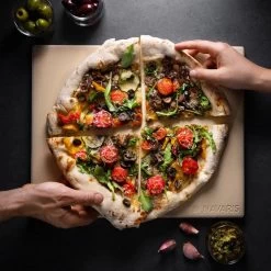 Navaris Pizzasteen XL Voor Oven En Barbecue - Rechthoekige Pizzaplaat 38 X 30 Cm - Inclusief Pizzaschep Met Extra Lang Handvat En Receptenboek -Keukengrill Winkel 1200x1200 410