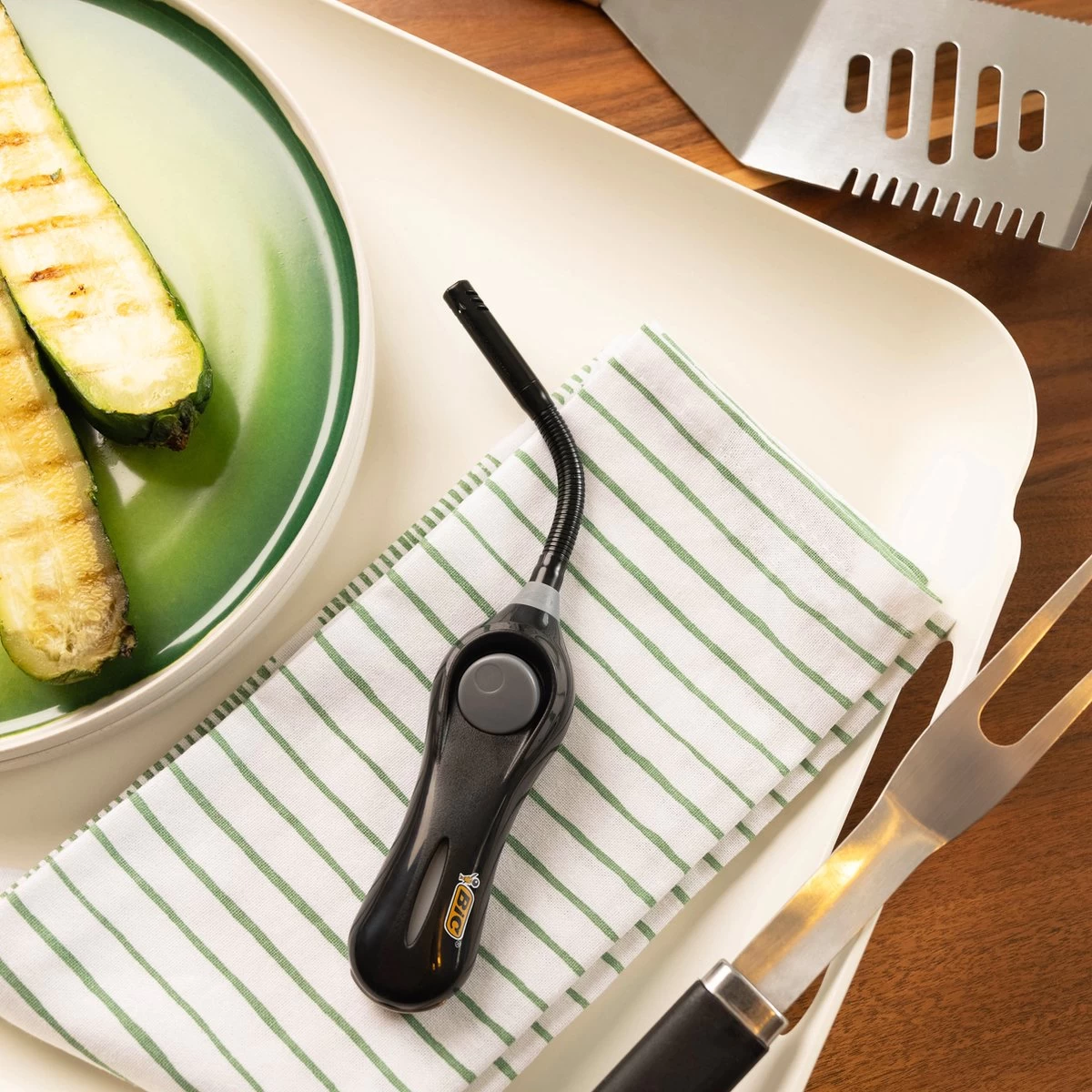 BIC Multifunctionele Aansteker Megalighter Flex Voor Oa BBQ En Kaarsen - Met Flexibele Hals - Diverse Kleuren - 1 Stuk 4 BIC Multifunctionele Aansteker Megalighter Flex Voor Oa BBQ En Kaarsen - Met Flexibele Hals - Diverse Kleuren - 1 Stuk - Afbeelding 4