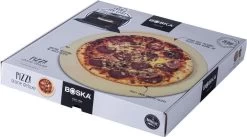 Boska Pizzasteen Deluxe L - Voor Oven & BBQ - Knapperige Pizza's - Ø 35 Cm - BBQ Accessoires -Keukengrill Winkel 1200x667