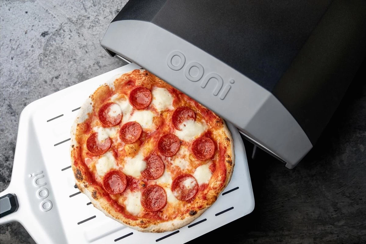 Ooni Pizzaschep Aluminium - Perforated Pizza Peel 12 Inch 3 Ooni Pizzaschep Aluminium - Perforated Pizza Peel 12 Inch - Afbeelding 3