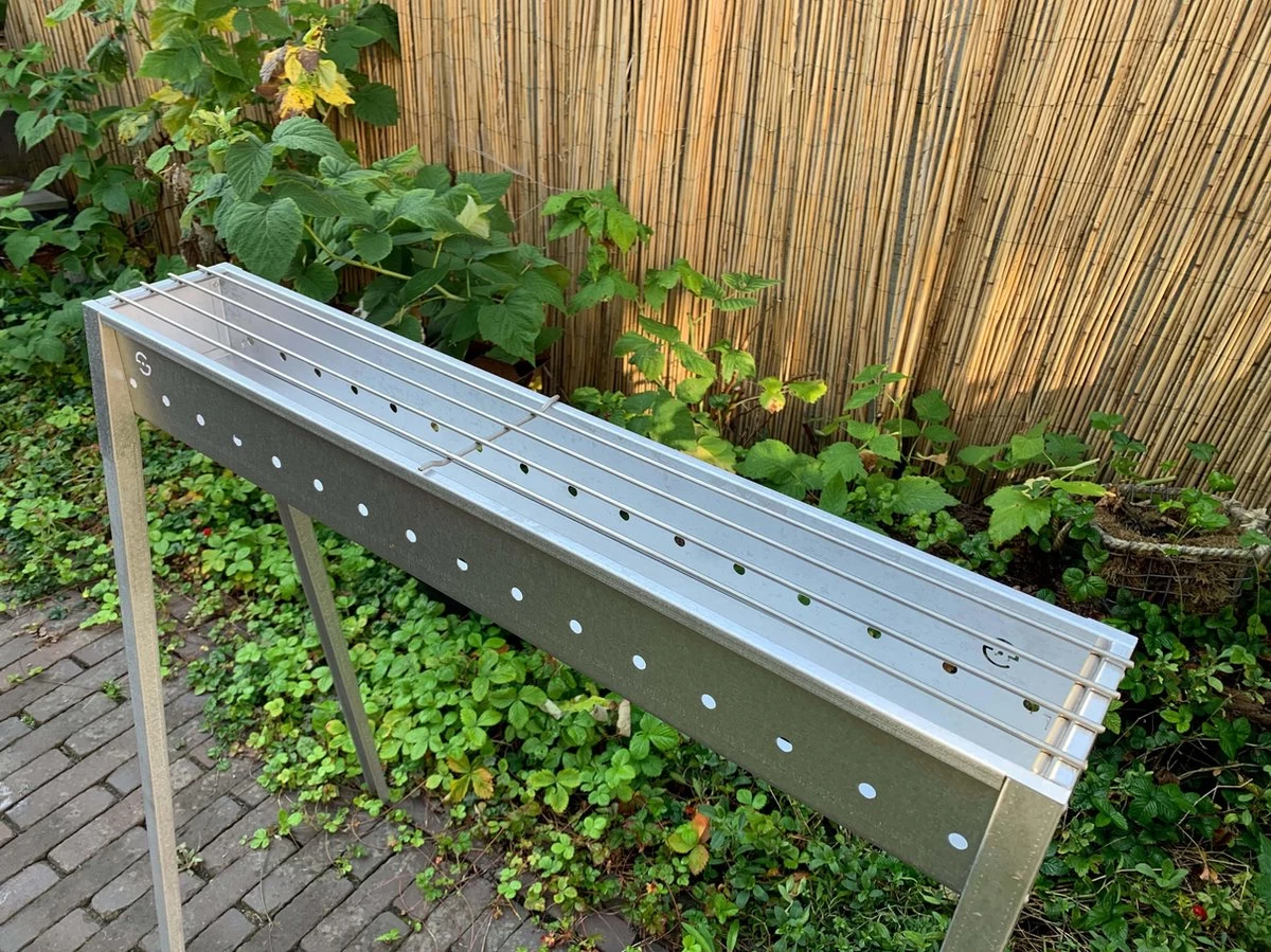 Spiedini Saté-bbq Bali 80 - Saté Houtskoolbarbecue Met Horizontaal Rooster - 80 Cm Lang, 11 Cm Breed - Materiaal: Gealuminiseerd Ijzer 2 Spiedini Saté-bbq Bali 80 - Saté Houtskoolbarbecue Met Horizontaal Rooster - 80 Cm Lang, 11 Cm Breed - Materiaal: Gealuminiseerd Ijzer - Afbeelding 2