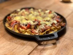 Valhal Outdoor Skillet / Plancha / Koekenpan - Gietijzer - Diameter 35cm, Twee Handvatten, VH35F 30 Valhal Outdoor Skillet / Plancha / Koekenpan - Gietijzer - Diameter 35cm, Twee Handvatten, VH35F -Keukengrill Winkel 1200x900 5